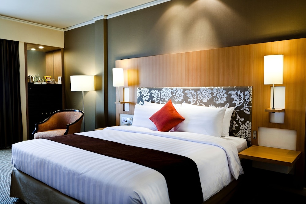 Superior King Room, City view