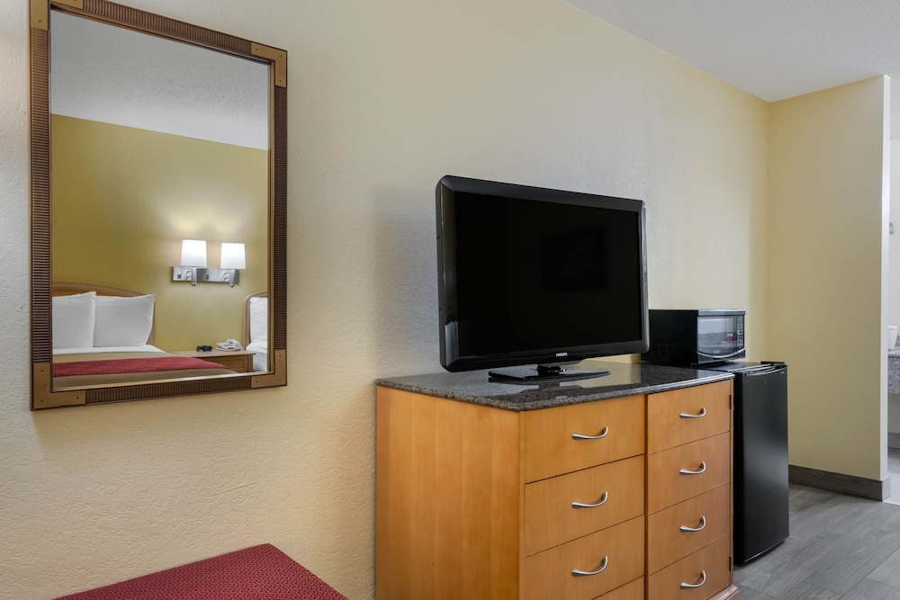 Standard Room, 2 Double Beds, Non Smoking - Photo 3