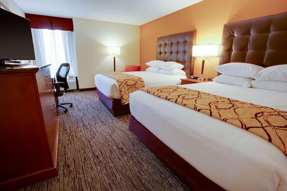 Deluxe Room, 2 Queen Beds, Refrigerator & Microwave - Photo 1