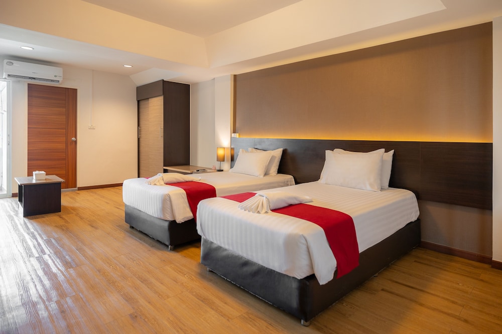 Superior Room, 1 King Bed photo 1