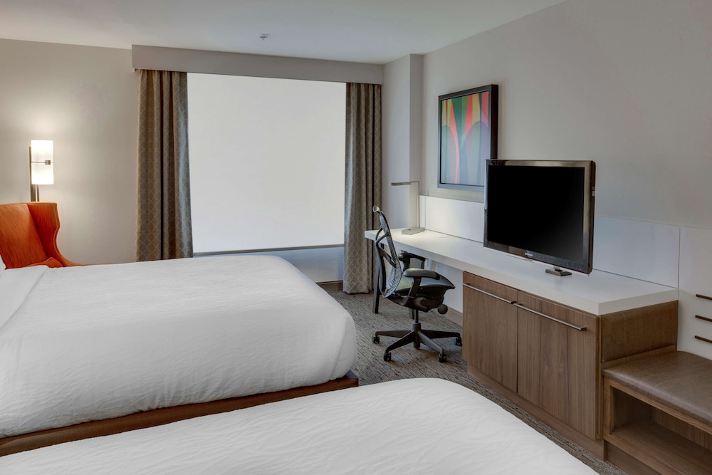Room, 2 Queen Beds, Accessible (Mobility & Hearing, Roll-In Shower) - Photo 2