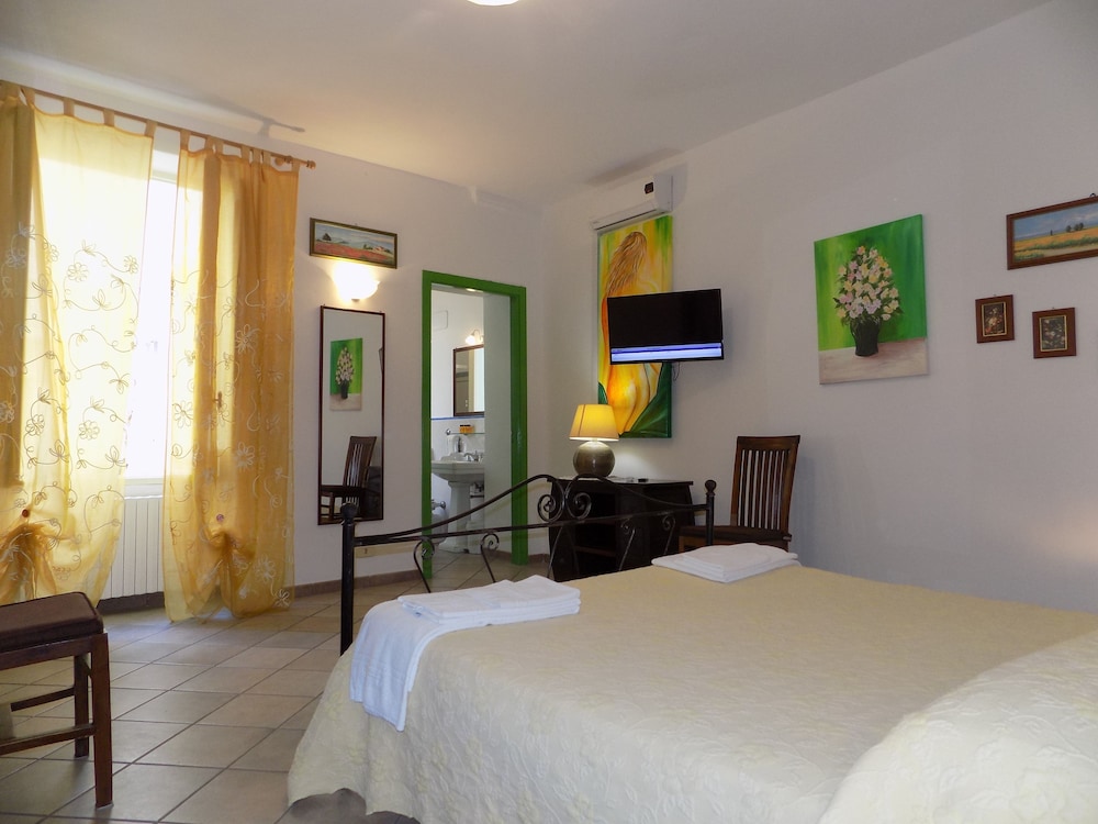 Honeymoon Apartment, City View (Apt 11)