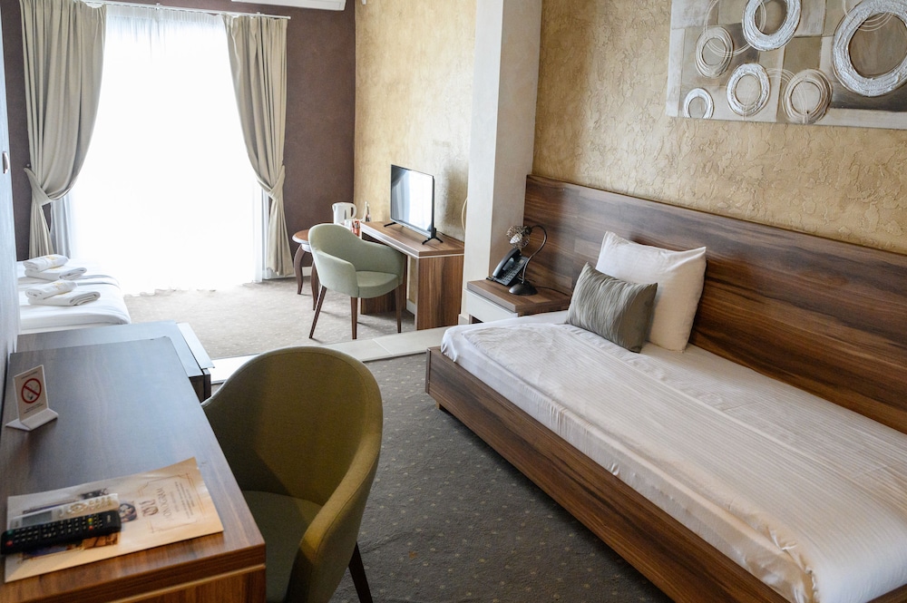 Basic Double or Twin Room photo 3