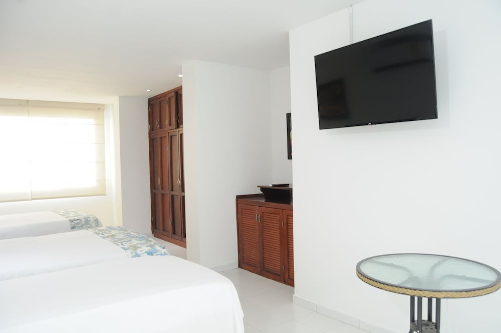 Family Room - Photo 2