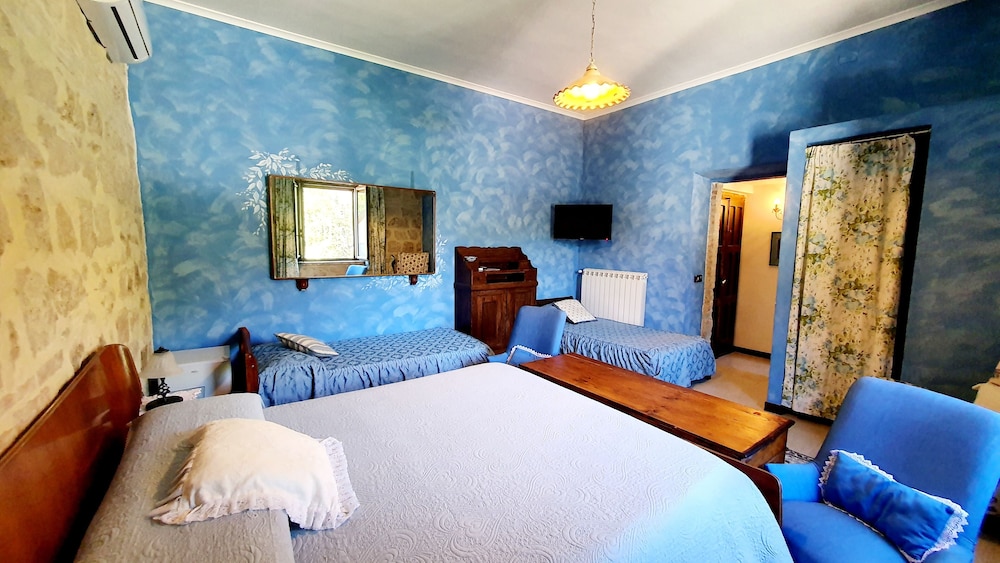 Family Quadruple Room, 1 Bedroom, Ensuite, Garden View photo 3