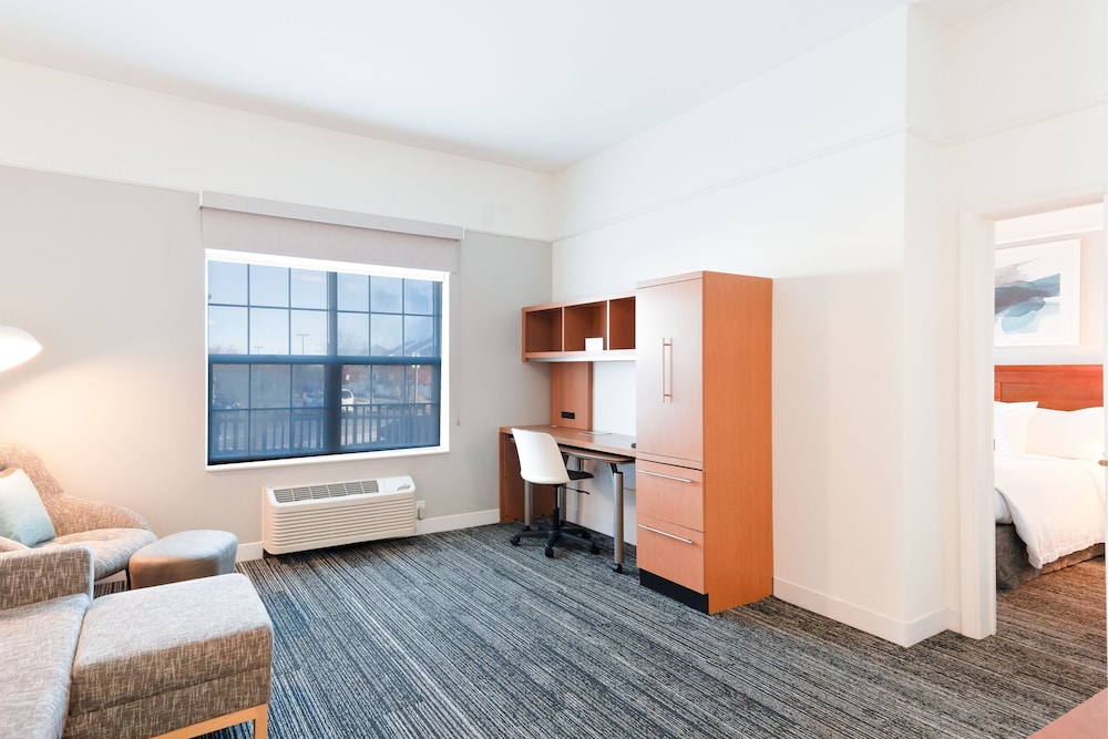 Suite, 1 Bedroom - Photo 1