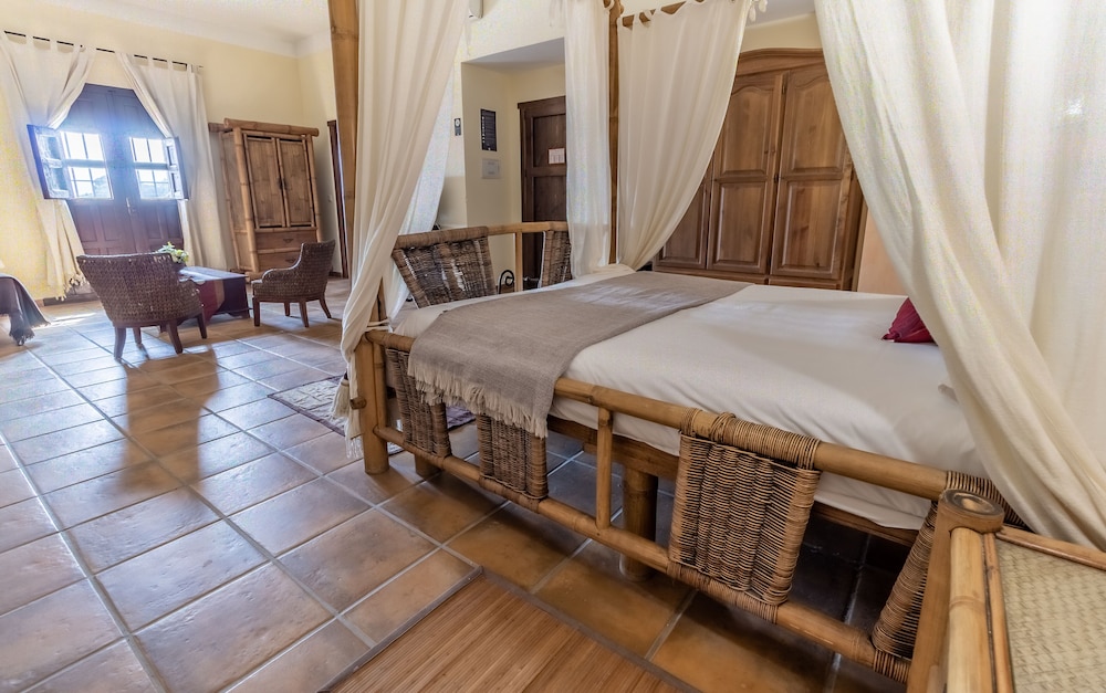 Deluxe Studio Suite - Photo 2
