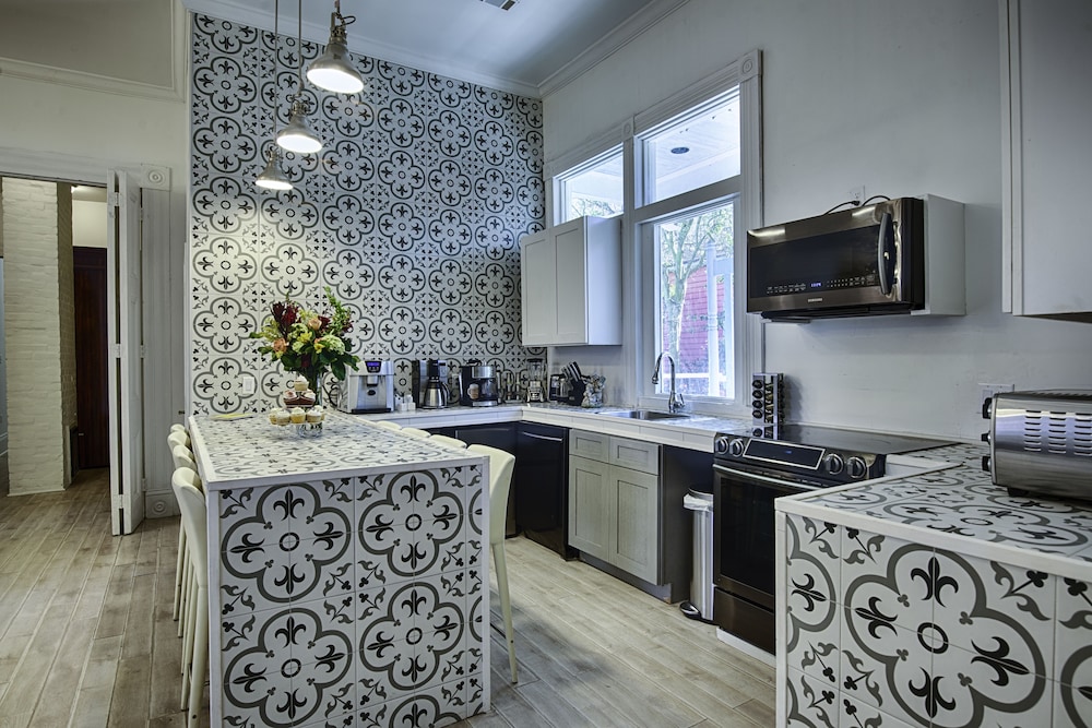 Best Location 7BR Next to FR Quarter! By YouRent, Foto 3