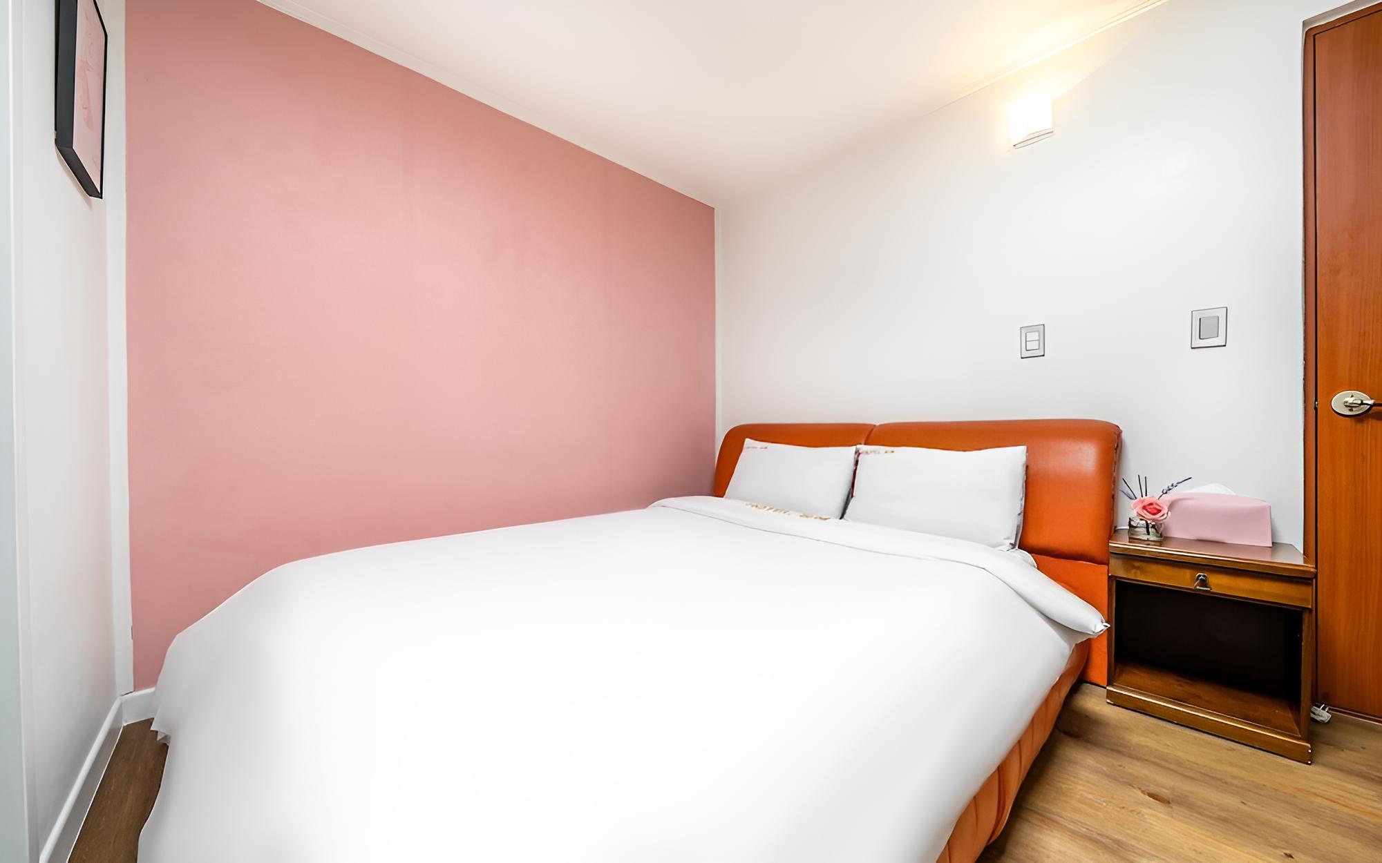 Room (Standard Room) - Photo 17