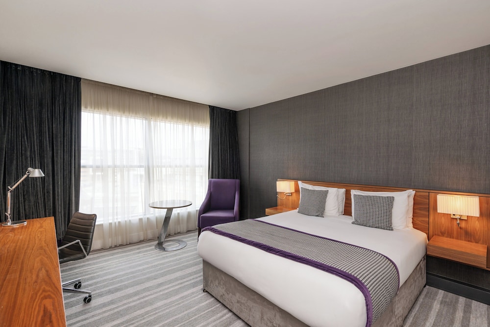 Room, 1 Queen Bed, Accessible, Club Lounge Access
