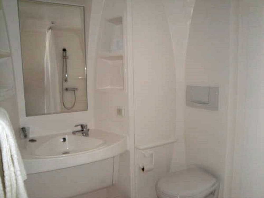 Standard Twin Room photo 3