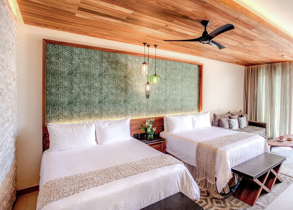 Queen Suite Ocean View