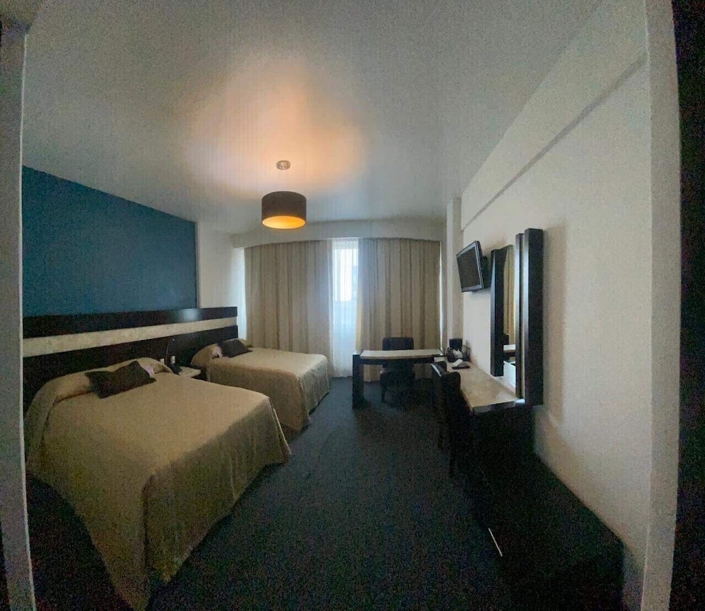 Deluxe Room (2)
