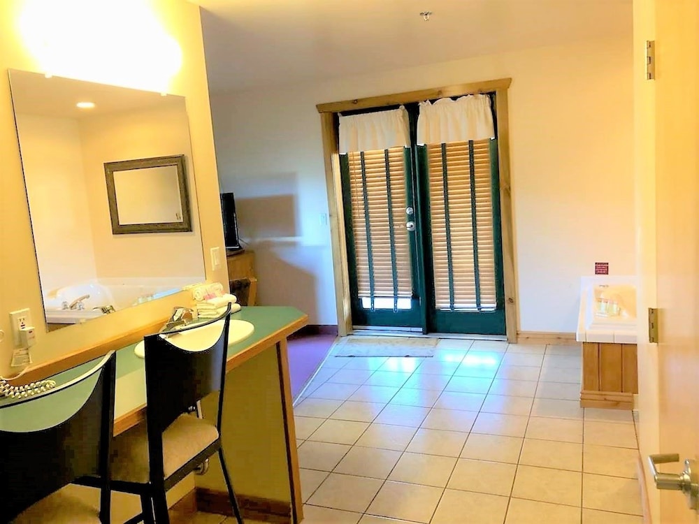 Honeymoon Suite photo 2