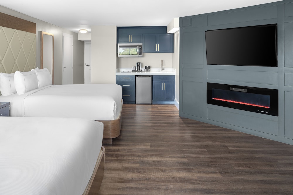 Studio, 2 Queen Beds, Fireplace