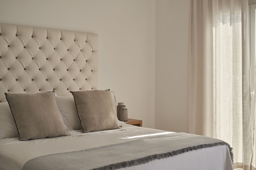 Deluxe Triple Room - Photo 11
