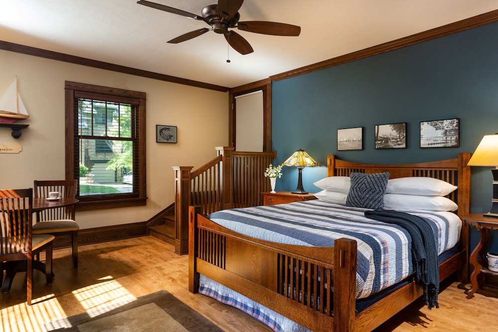 Room, Private Bathroom, (THE MENDOTA SUITE)