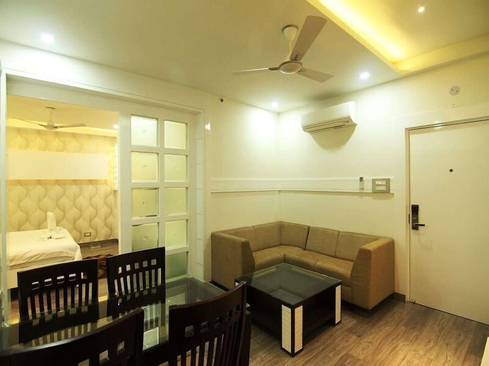 Suite Room - Photo 5