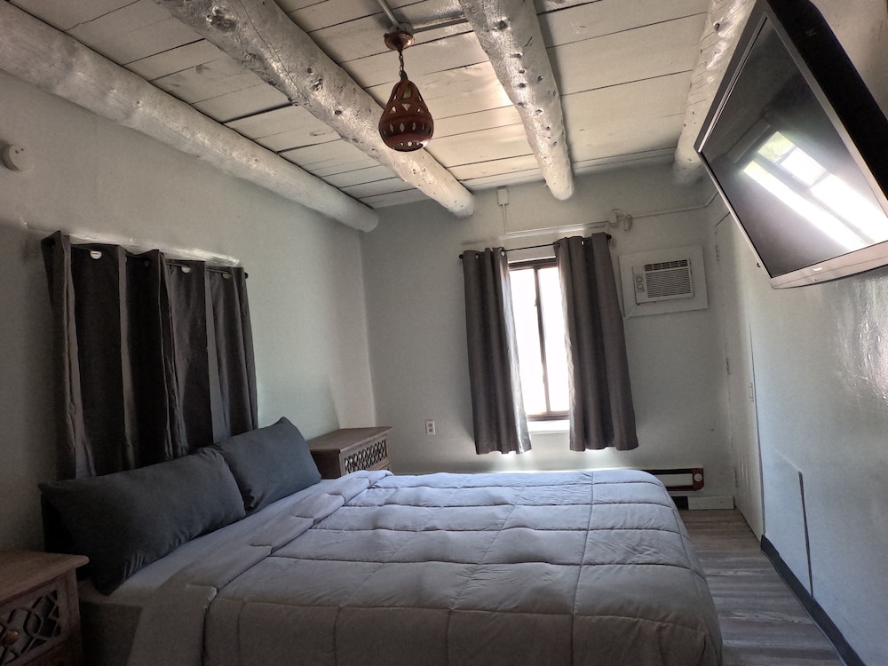 Standard Cabin, 1 Queen Bed photo 2