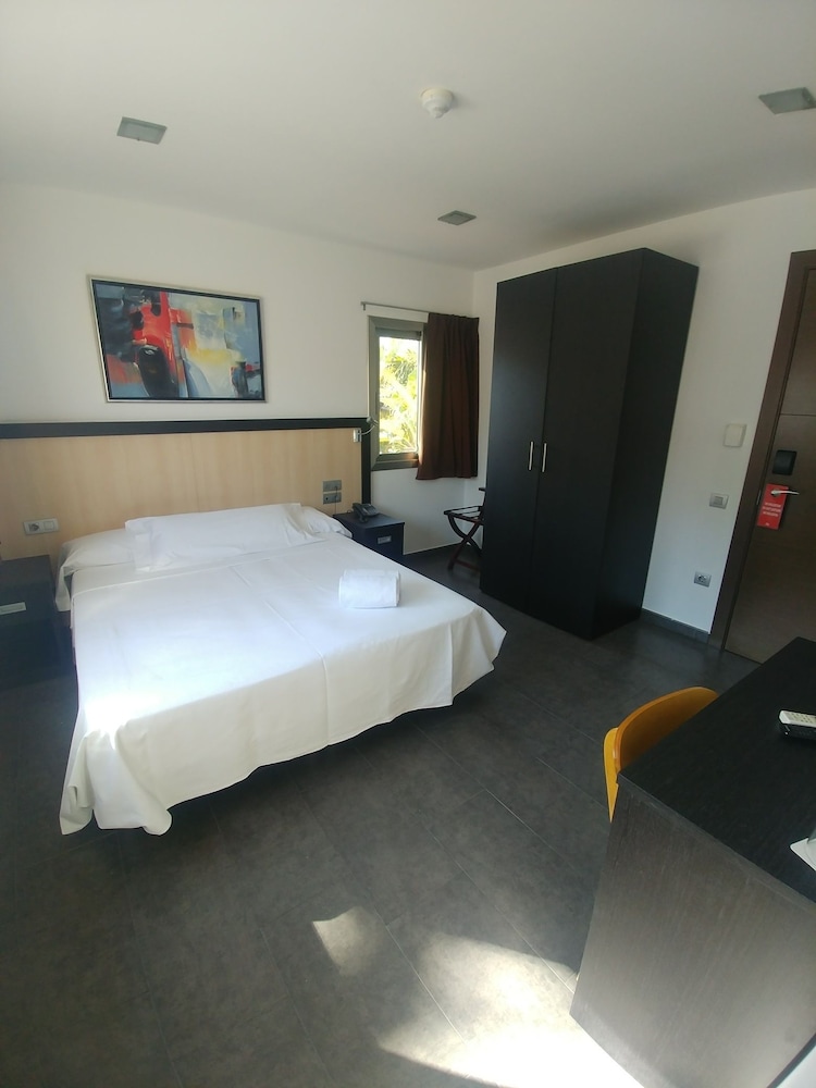 Double Room - Photo 7