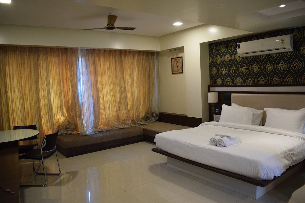 Suite Room - Photo 1