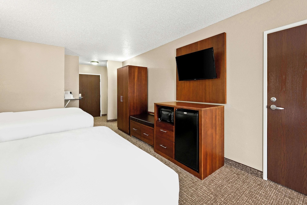Suite, 2 Queen Beds, Non-Smoking - Photo 6