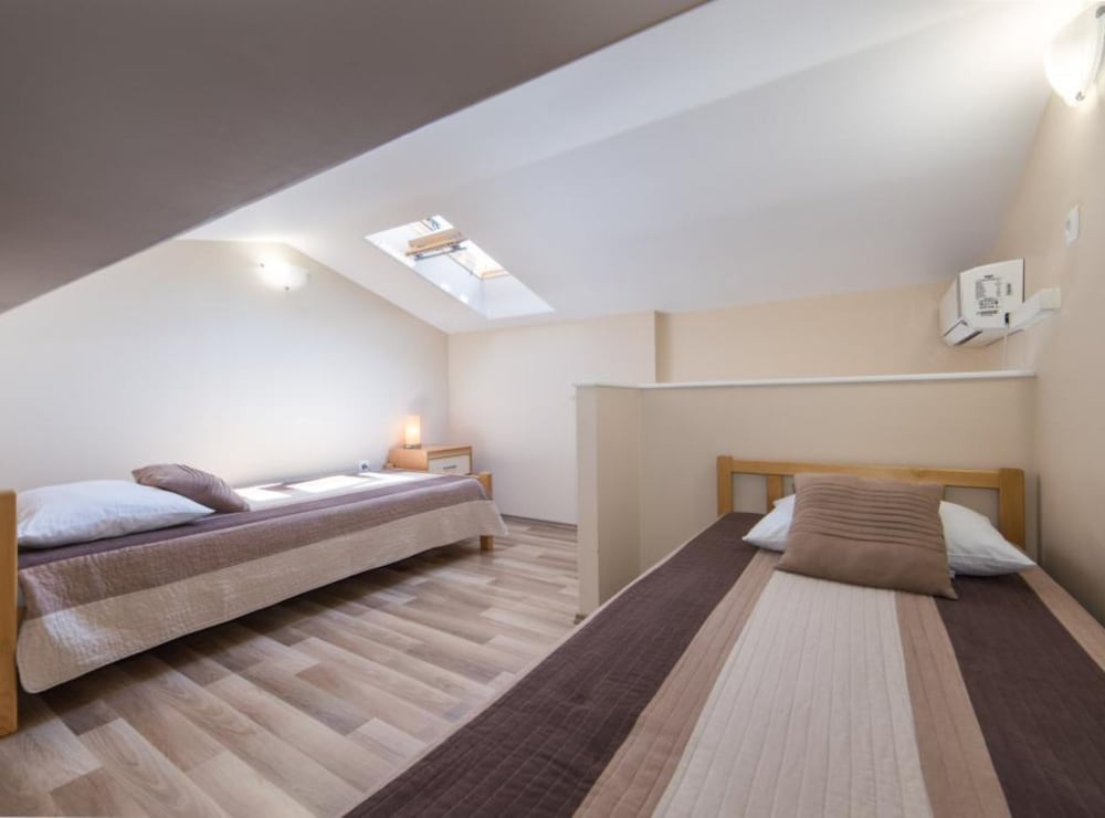 Apartment (Studio Apartment with Balcony 2)