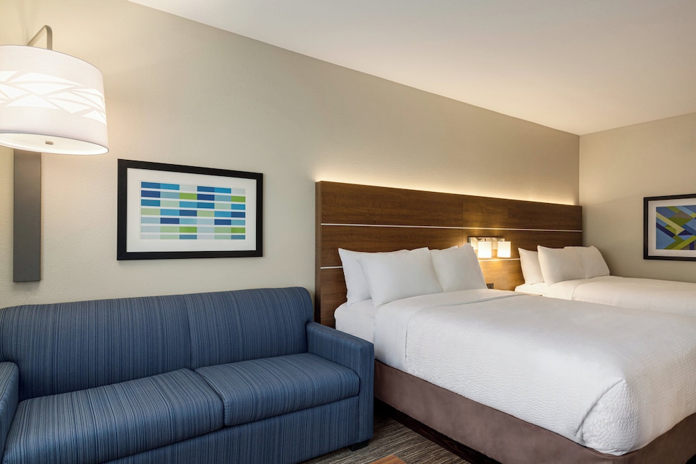 Suite, 2 Queen Beds - Photo 7