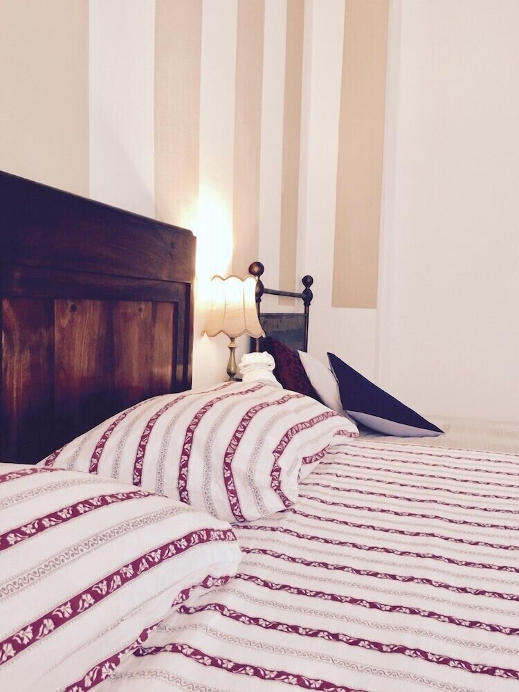Double Room, Shared Bathroom, Courtyard View (Casanova) photo 1