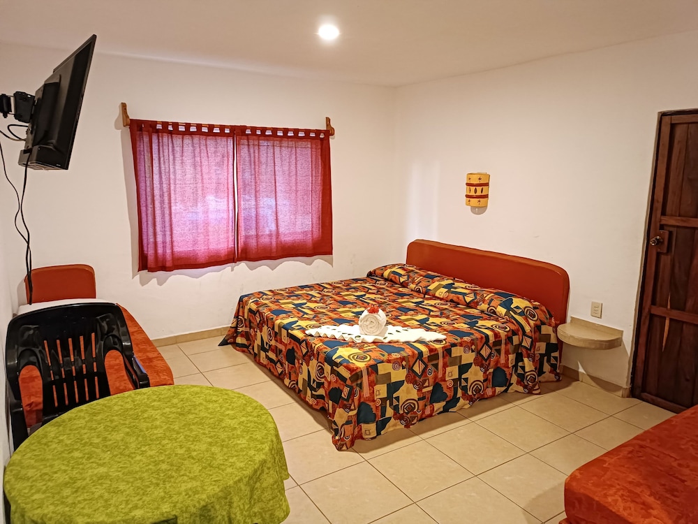Family Room, Multiple Beds, Kitchenette photo 3