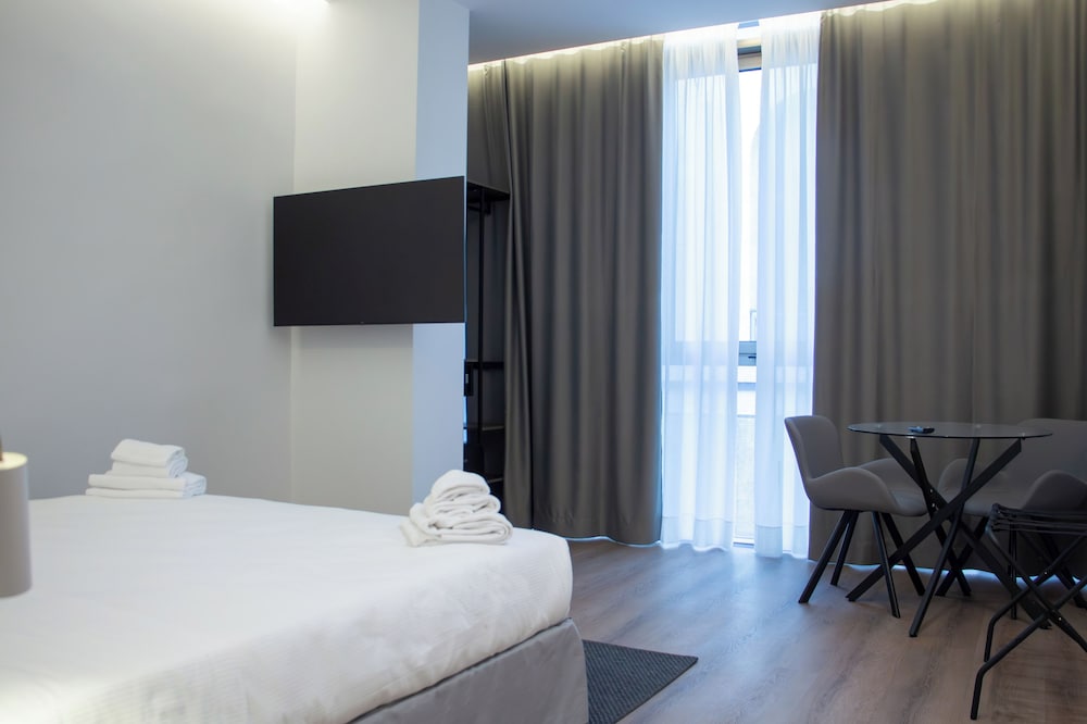 Superior Room, 1 King Bed, Private Bathroom, City View