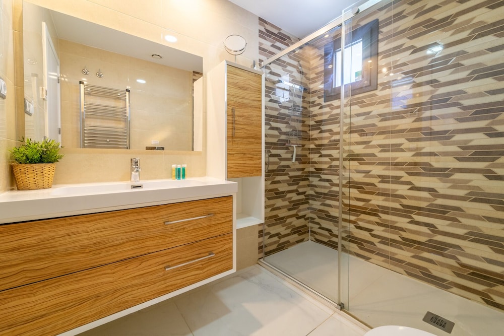 Exclusive Apartment, 3 Bedrooms, Sea View