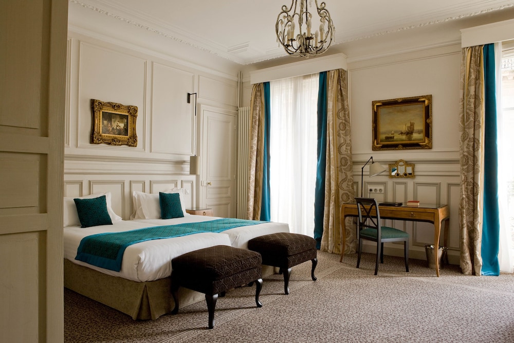 Triple room - Complimentary soft minibar, courtesy tray, Chromecast - Snacks and digital press photo 2