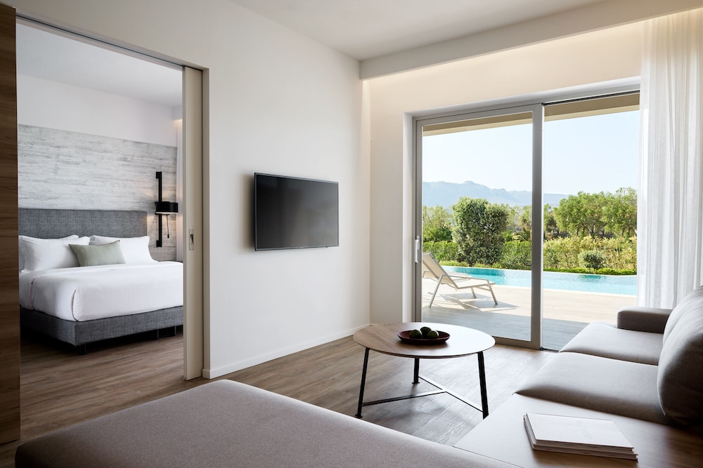 Family Suite, Pool Access, Partial Sea View