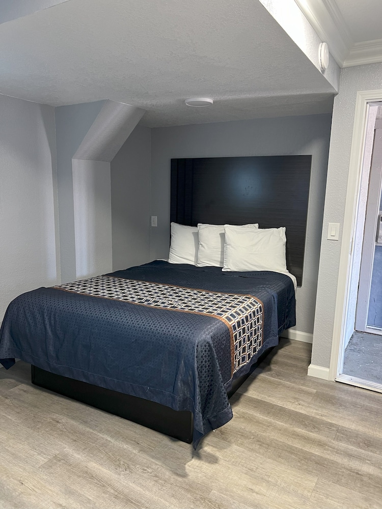 Room, 1 Queen Bed - Photo 1