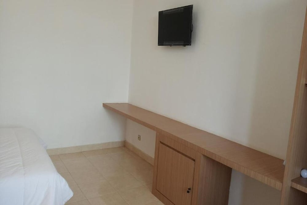 Family Double Room with City View - Photo 6