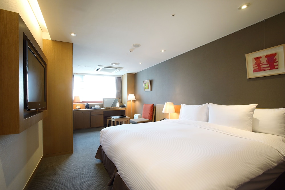 Double Room, City View (Bigger than most in Seoul) photo 2