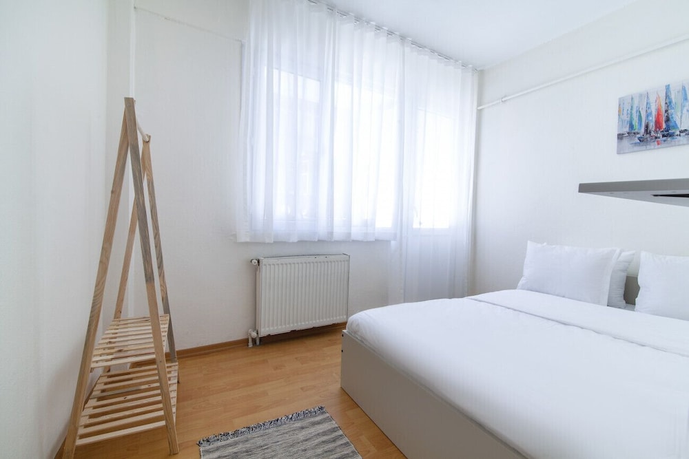 Apartment photo 2