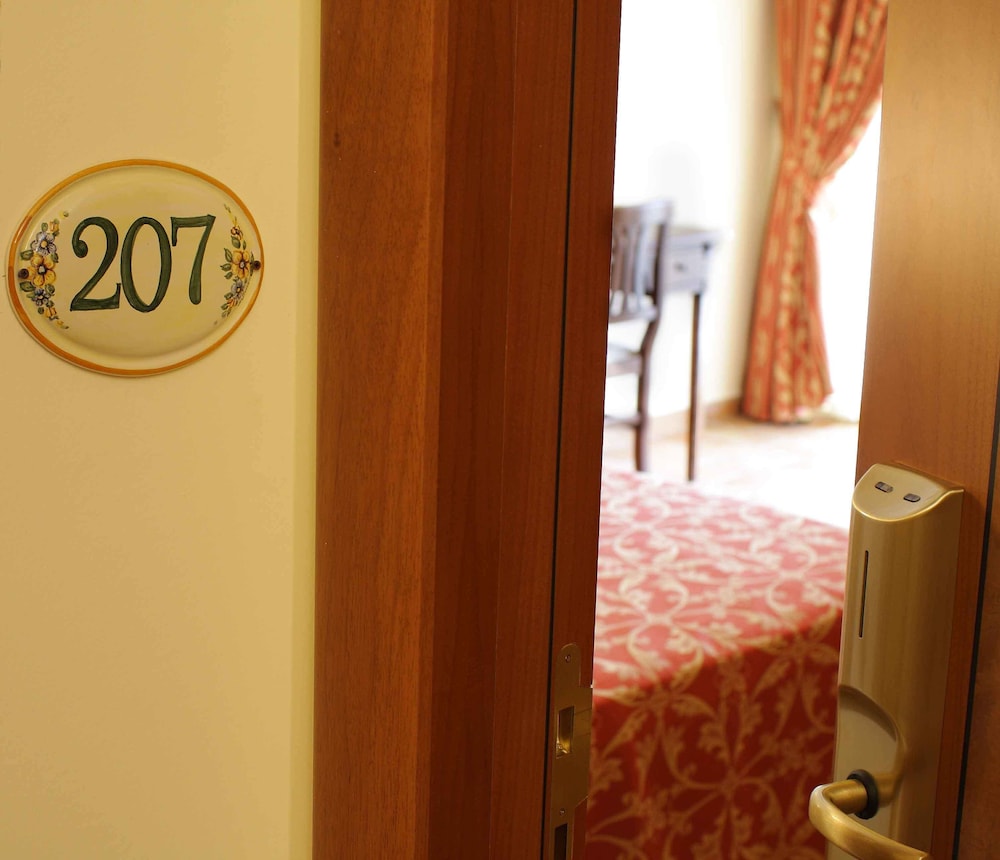 Deluxe Room, Private Bathroom, Garden View photo 2