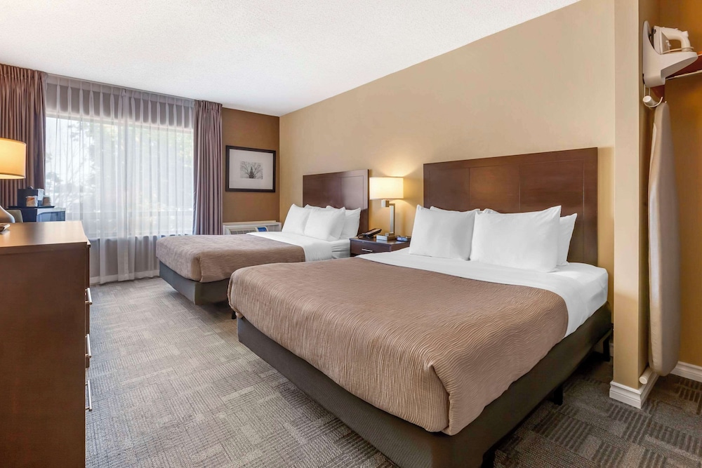 Second Floor, 2 Queen Beds, Non Smoking (Not Pet Friendly) photo 1