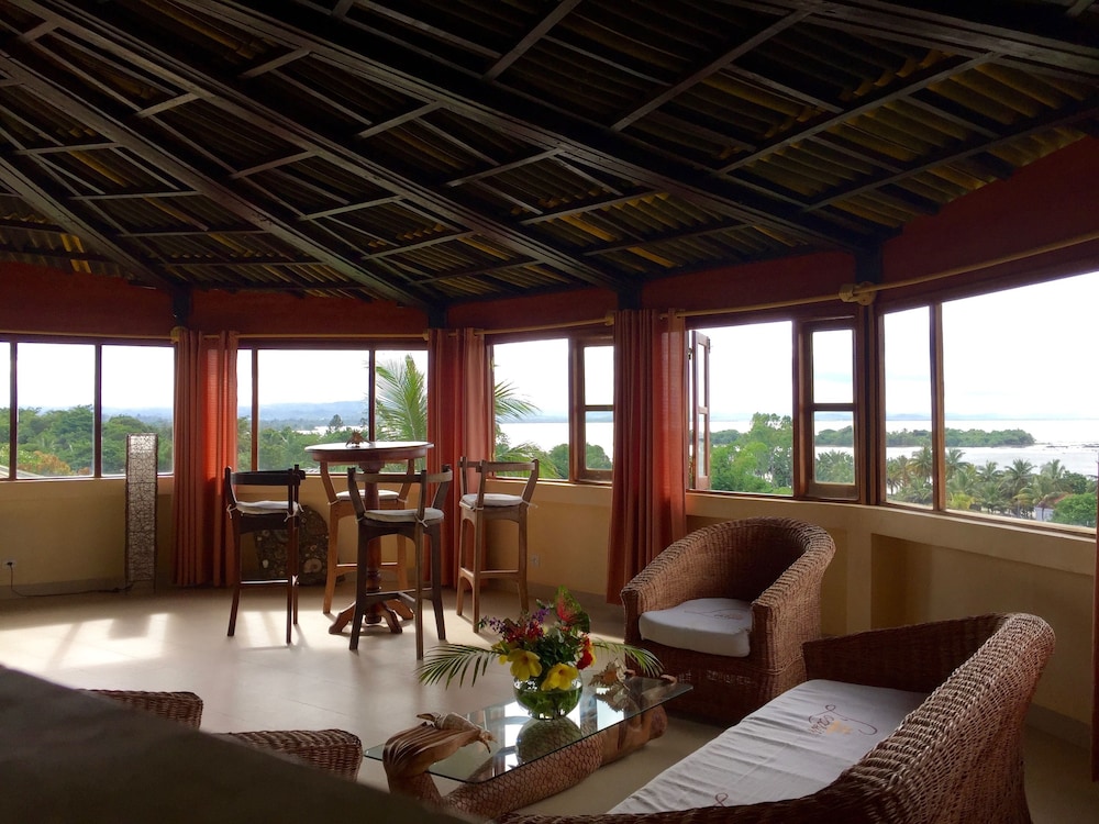 Deluxe Bungalow photo 2