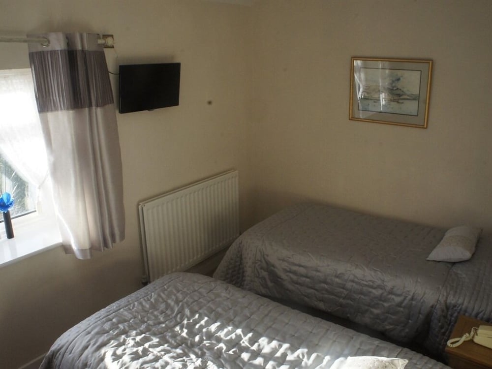 Twin Room, Ensuite photo 3