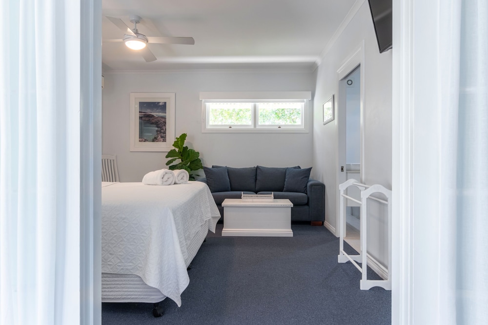 Suite, 2 Bedrooms - Photo 6
