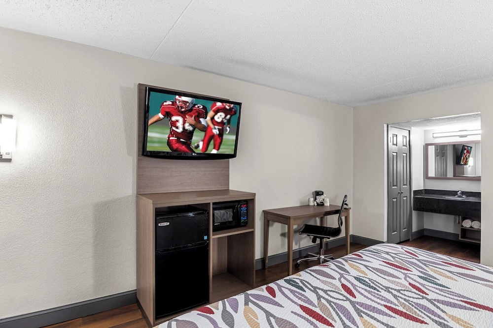 Superior Room, 1 King Bed, Smoking - Photo 2
