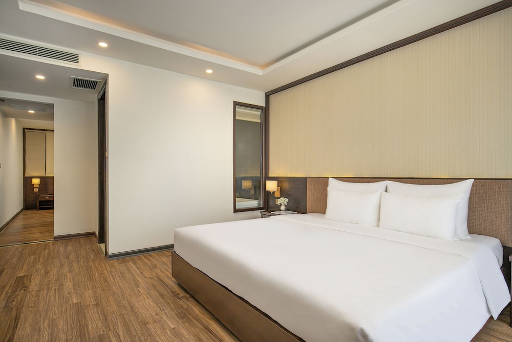 Deluxe Triple Room, 2 Bedrooms, City View photo 1