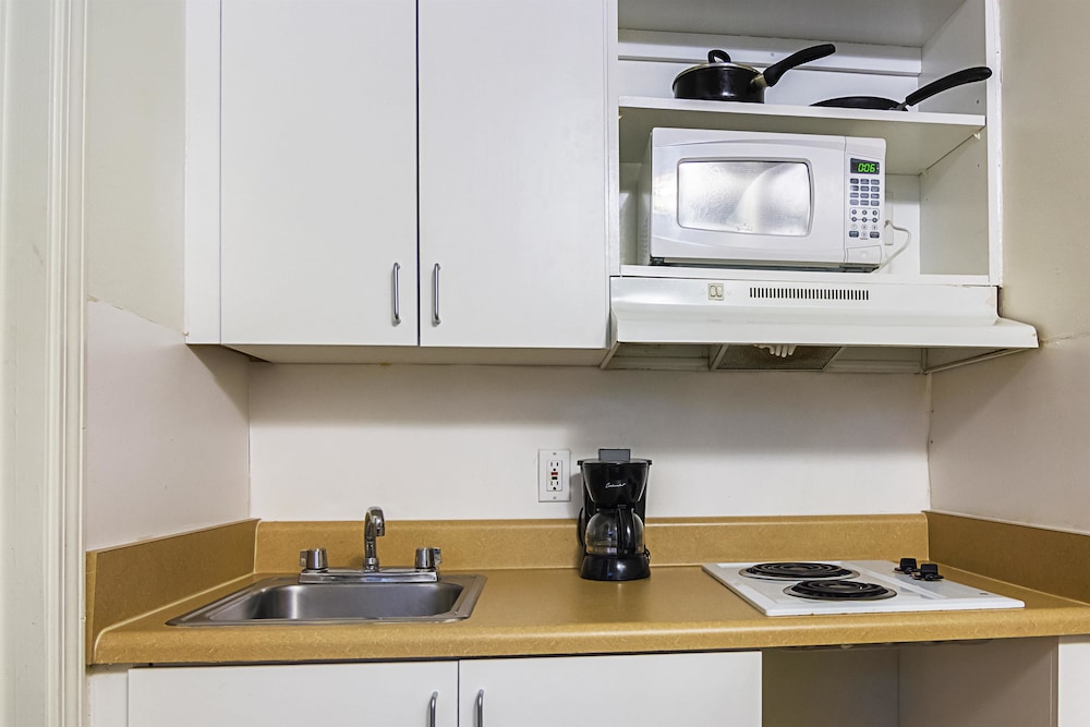 Deluxe Suite, 2 Queen Beds, Non Smoking, Kitchenette - Photo 12