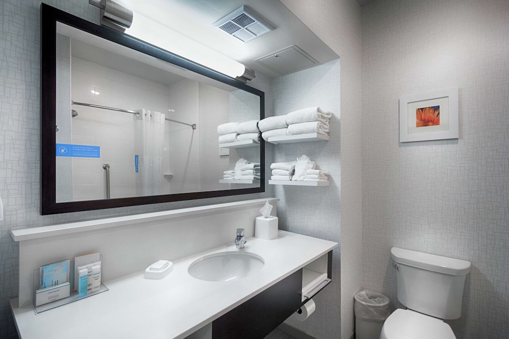 Room, 2 Queen Beds, Bathtub - Photo 5