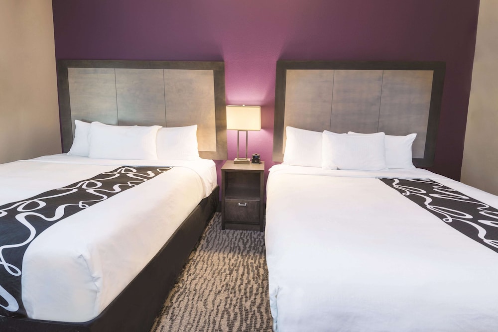 Room, 2 Queen Beds, Non Smoking - Photo 4
