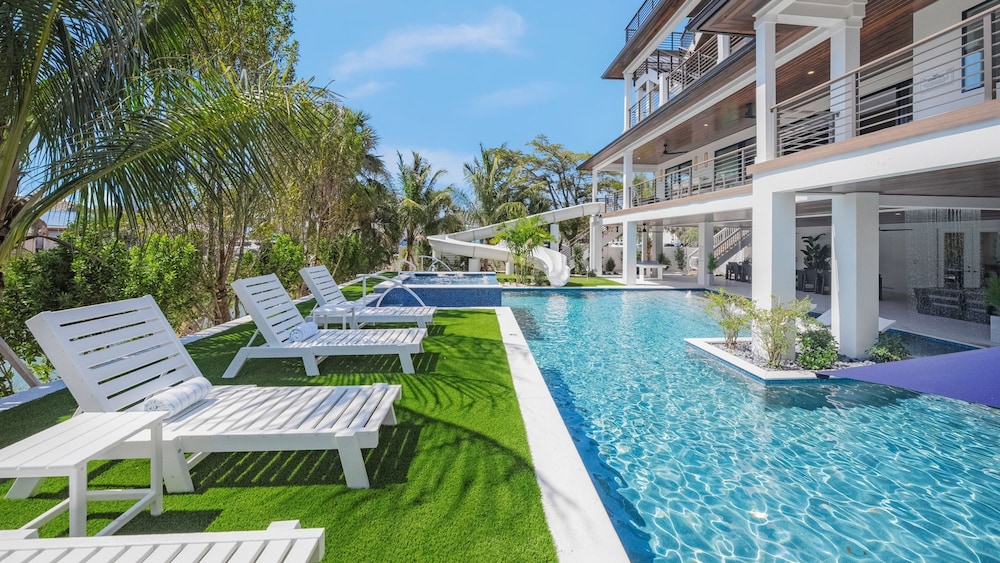 Deep Blue Sea in Sarasota, 사진 30