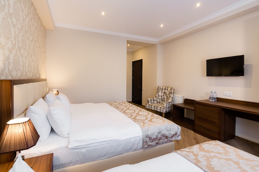 Deluxe Triple Room photo 3